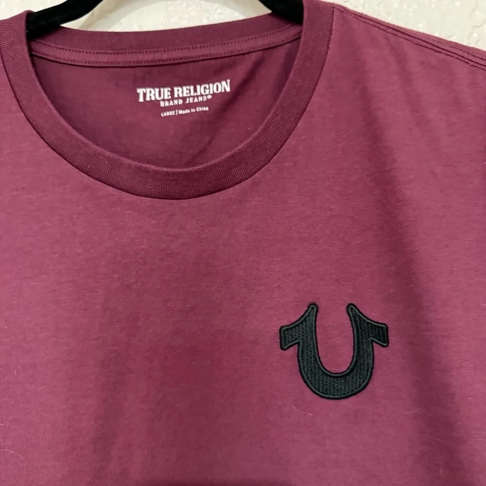 True Religion Men's Maroon Short Sleeve Tee with Embroidered Logo Size L Unisex